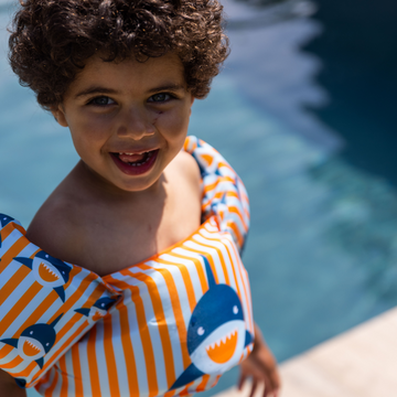 Which swimming aid is right for your child, puddle jumper or swimming arm bands?
