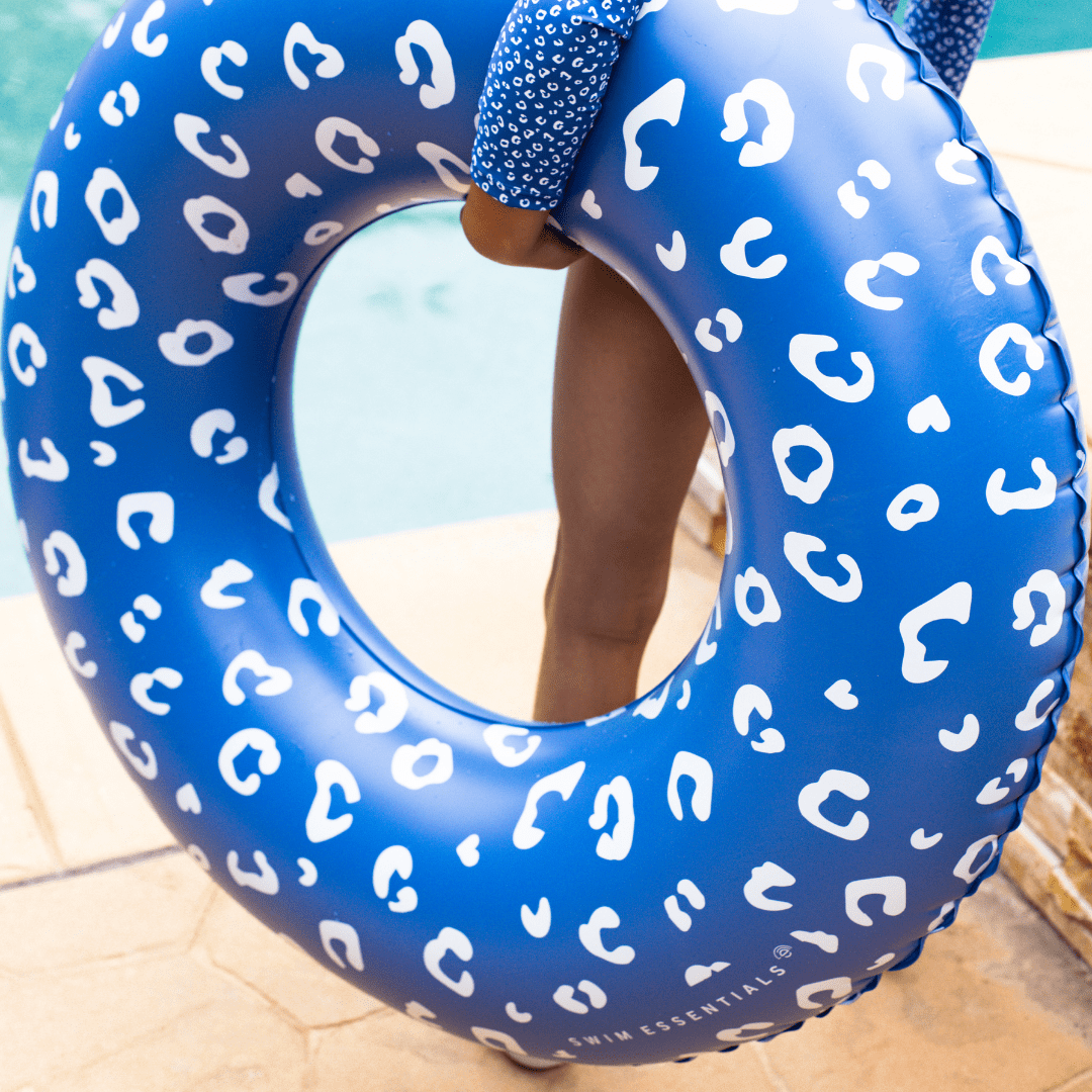 swim-ring-blue-leopard-print-90-cm-Swim-Essentials-1